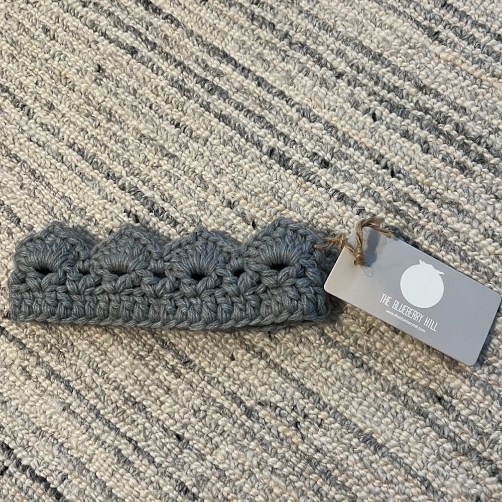 The blueberry hill crochet crow